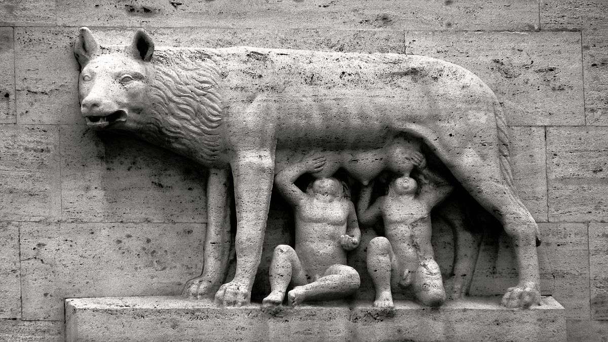 Romulus und Remus: Vorfahren, Pflegemutter, 753