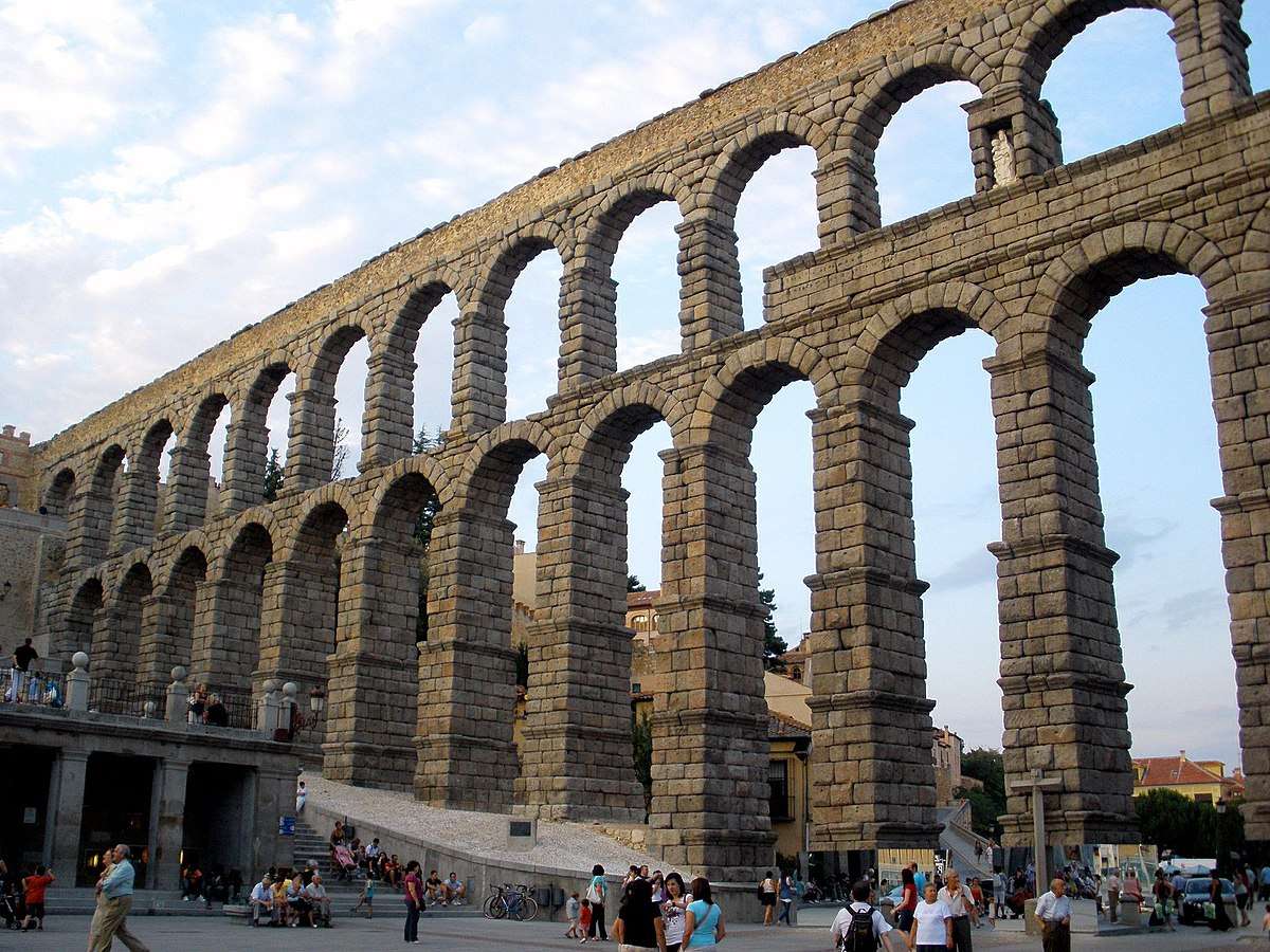 Aquädukt: List, Roman, Segovia und Pont du Gard